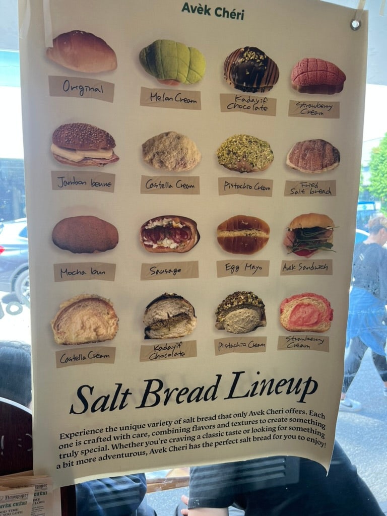 Just drink a beverage at the famous AVEK CHERI Salt Bread café in Hannam-dong, Seoul. 4