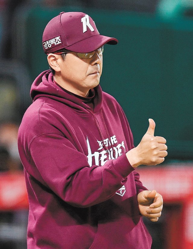 최하위 <b>키움</b> 히어로즈, 홍원기 <b>감독</b> 경질 <b>설종진 감독대행</b>... 