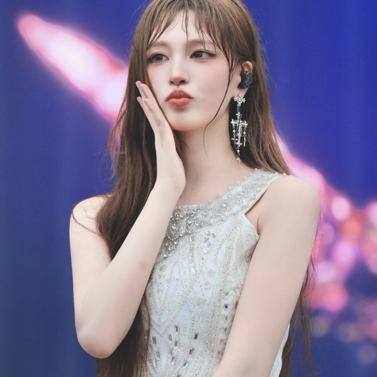 IVE <b>아이브</b> 롤라팔루자 베를린 헤드라이너 성공! 독일언론... 