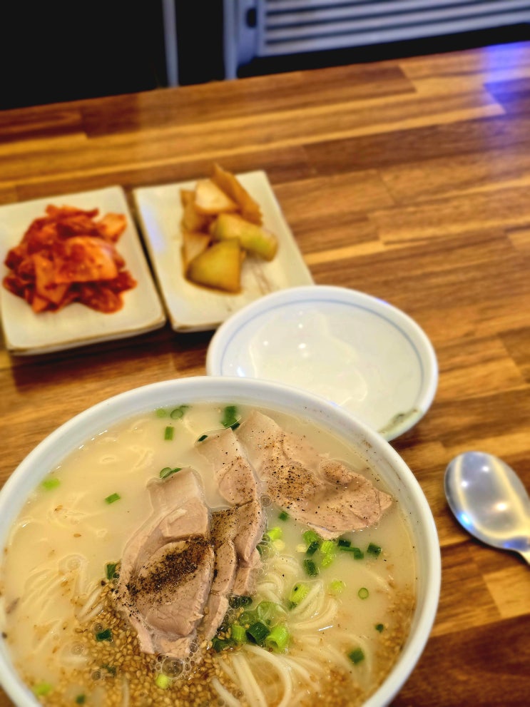  군자역 맛집 군자 올래상회, 제주 고기국수와 몸국 제대로 즐기기