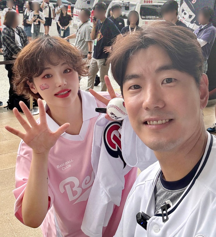 잠실야구장 1루 레드석 106블럭 4열 / <b>김재호 선수</b> 은퇴식