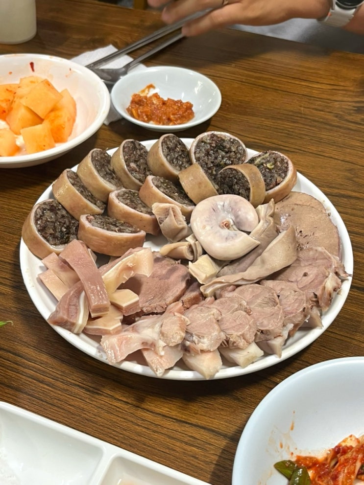  을지로4가 맛집 하트페어링 채은 찬형 모둠순대 국밥 산수갑산 웨이팅 주차
