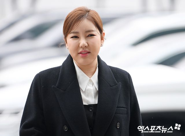 <b>전현무</b>도 다녀간 단골집인데…'<b>사칭 사기</b>'에 송가인 직접 등판