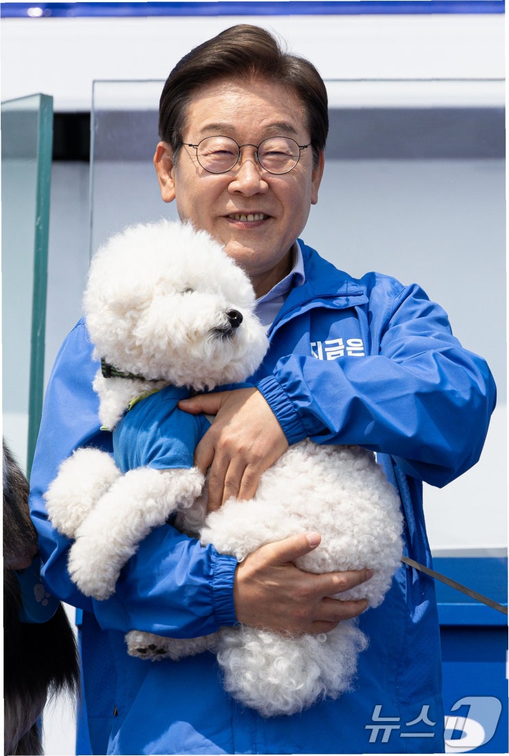 이재명 <b>대통령</b>, <b>반려견</b> '<b>바비</b>'와 함께한 따뜻한 이야기: 동물... 