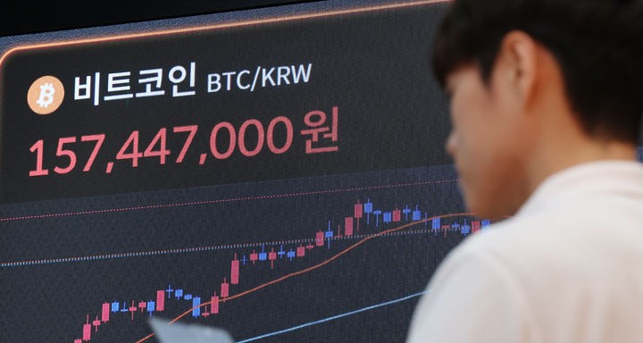 "비트코인 12만 달러 눈앞! 연일 최고가 경신 중… 지금 들어가도 될까?"