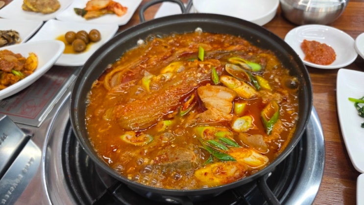  동탄맛집 기사식당 같은 느낌에 김치찜 예술 이대장