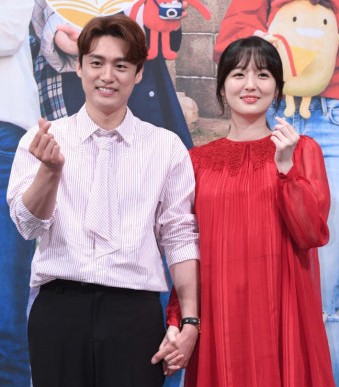 <b>김소영</b><b>오상진 부부</b>의 8년 금슬 비결은 ‘밤엔 대화 금지’... 
