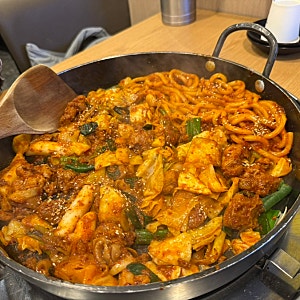 깔끔한 매콤한 유가네닭갈비 혼밥도가능하네? 내돈내산