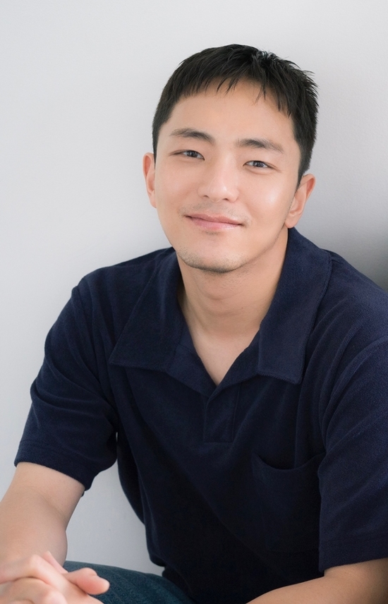 토니상 6관왕 <b>박천휴</b> 작가... 체결…‘<b>어쩌면 해피엔딩</b>’... 