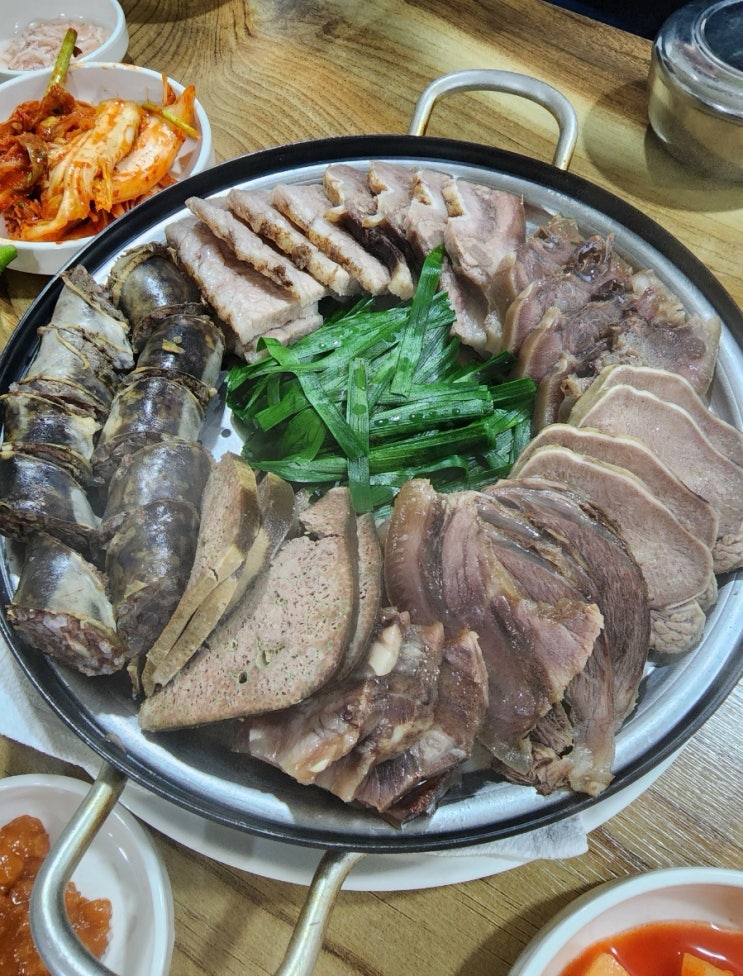  순대부터 내장까지 푸짐하게! 동인천 병순순대 모듬 맛집