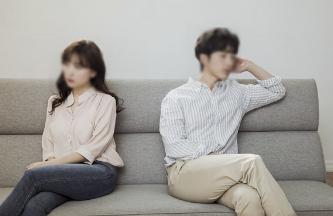   과거 '동성과의 성매매'로 이혼 위기… 부부 사이, 어디까지 솔직해야 하나요?