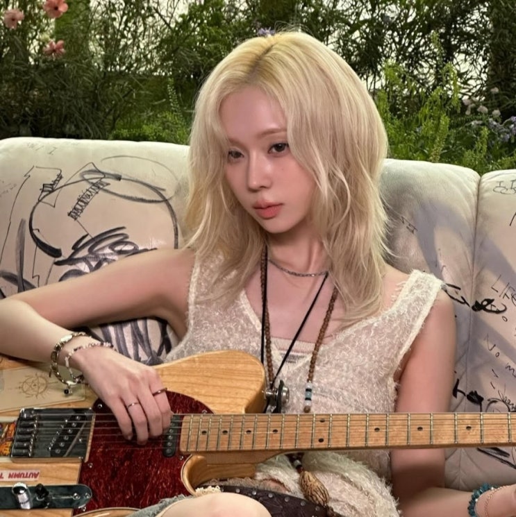  윈터 백금발 헤어스타일, 올여름엔 여자 중단발 허쉬컷 !