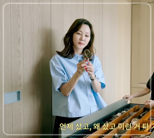 <b>김남주 유튜브</b> 최애 셔츠 가방 정보 & 170억대 집 방문... 