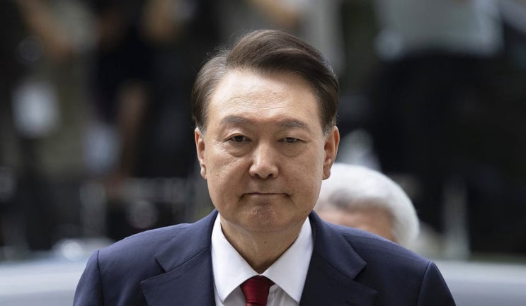 윤석열 전 <b>대통령</b> 구치소 불만 토로 <b>논란</b>: 특권 의식의 민낯인가... 