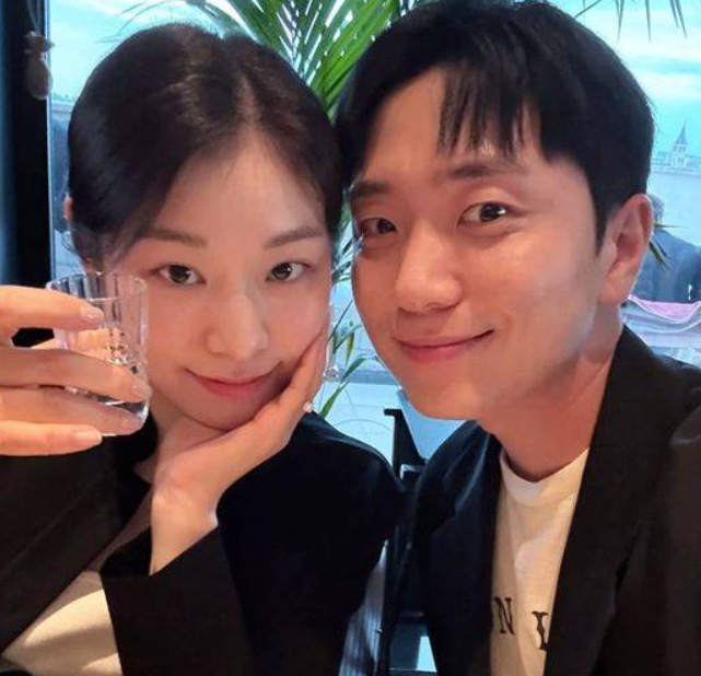 <b>김연아</b><b>고우림</b>, <b>프랑스</b> 럽스타그램 공개…여왕의 품격 있는... 