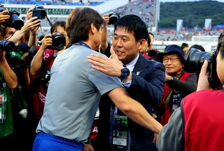  홍명보 ‘일본보다 더 잘했다’ 논란… 한일전 0-1 패배 뒤 진짜 위로였나