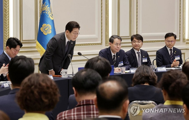 [속보] 이재명 <b>대통령</b>, 4대 <b>참사</b> 유가족에 공식 <b>사과</b>!
