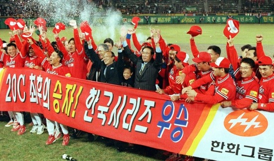 정규리그 1위 <b>한화</b>, <b>한국시리즈</b> 우승으로 가는 허들 두 개