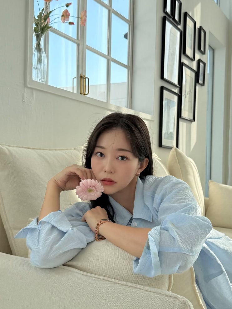  김가은의 여름날 함께한 30대 여성에게 인기 브랜드 다니엘웰링턴의 시원한 메탈 여자 손목 시계