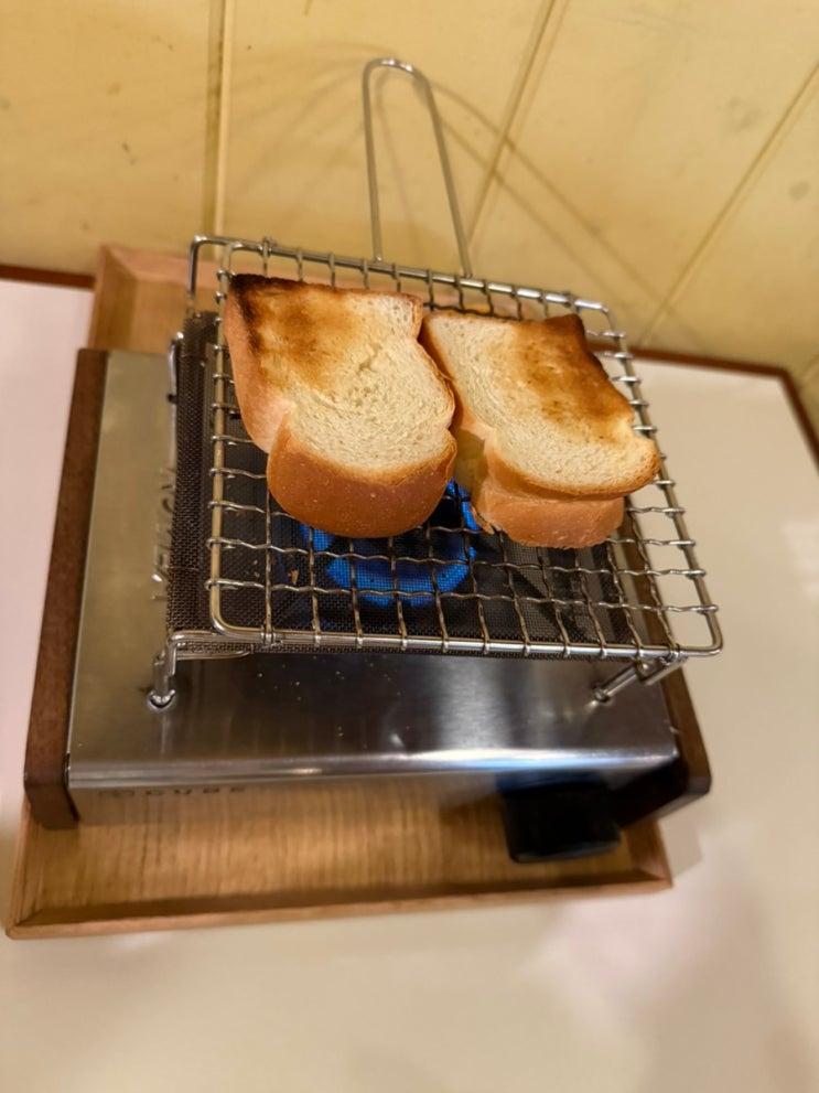  폭닥폭닥 빵 구워 먹는 카페 <모멘트 커피 2호점>