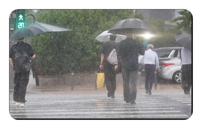 <b>퇴근길</b> '물폭탄' 비상 오후 5시 <b>서울</b> 전역 <b>호우주의보</b>... 