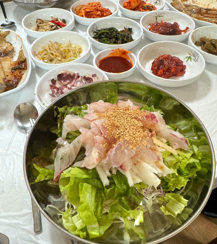  통영 삼덕항 맛집, 만송회식당의 신선한 회덮밥으로 든든하게