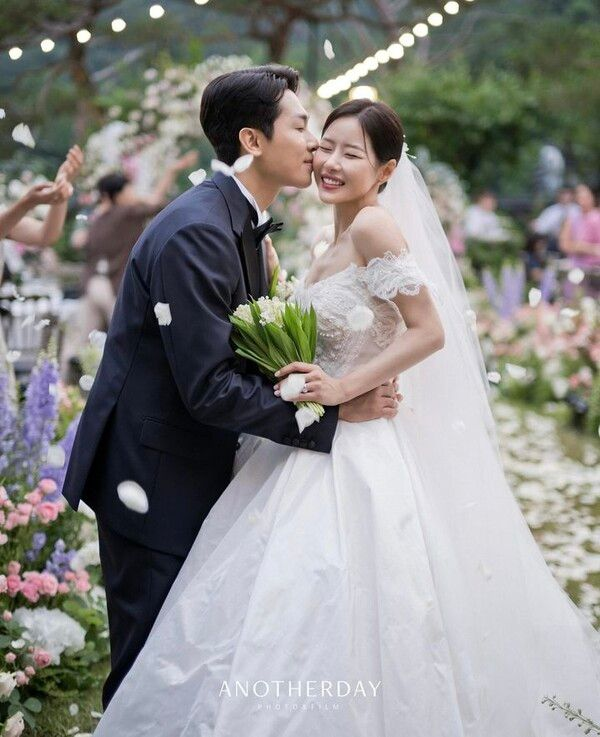  박하나, 결혼식서 김태술과 입맞춤…선남선녀 비주얼