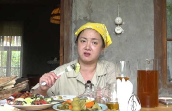  박나래, ‘와인 로망’ 실현! 조지아서 한달살이 집 임장 “와인 항아리도 닦아봤어요”