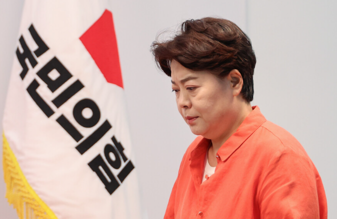 <b>윤희숙</b>이 쇄신의 칼을 들었다 - 나경원·윤상현·장동혁... 