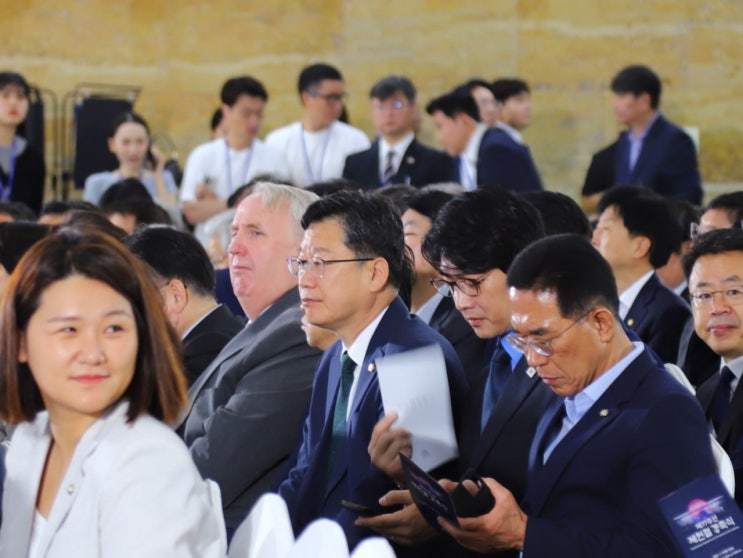 안호영 의원, 제77주년 <b>제헌절 경축식</b>