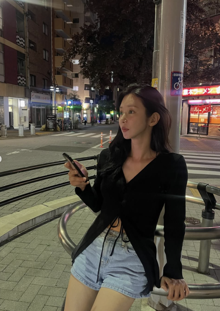  [셀럽 패션]이주빈 택시 기다리는 중인데, 누가 화보 찍자고 안 하나요?