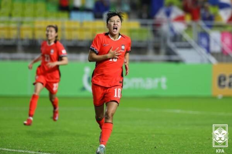 20년 만의 우승, 신상우호 기적 지소연 눈물. 한국 여자축구 동아시안컵 첫 정상