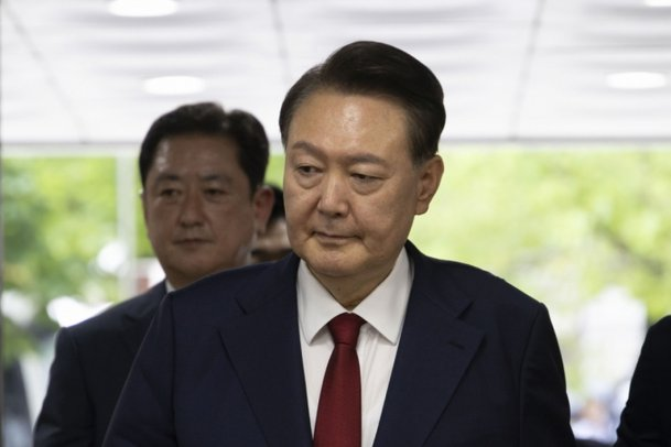 [속보] 윤석열 전 대통령, <b>내란</b> 재판 불출석 선언! "<b>특검</b> <b>위헌</b>... 