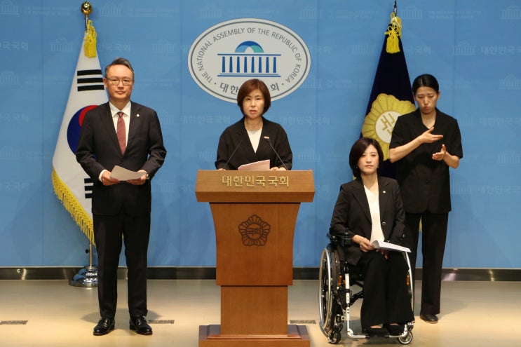 <b>정은경 복지부 장관</b> 후보자, 청문회 하루 전까지도 주식 거래... 