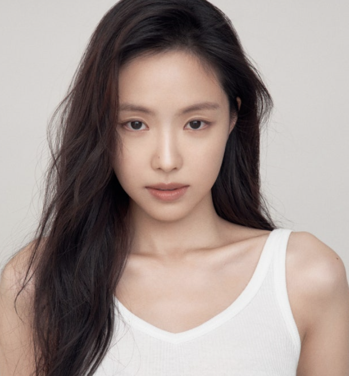  손나은, 외국 모델 뺨치는 비주얼 변신…새 프로필 사진 대공개