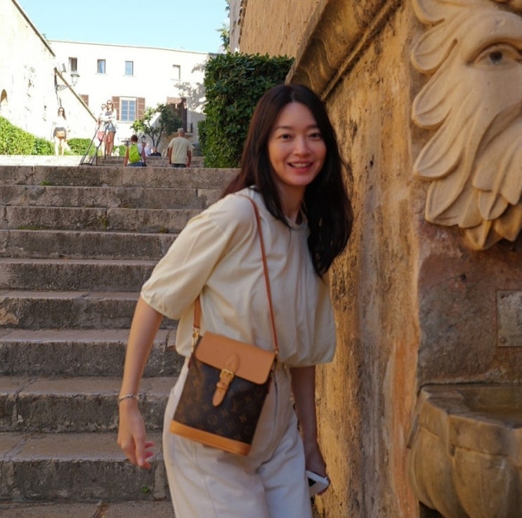  신민아 루이비통 백팩 ! 소호 미니 여자 명품 백팩 찾는다면 딱