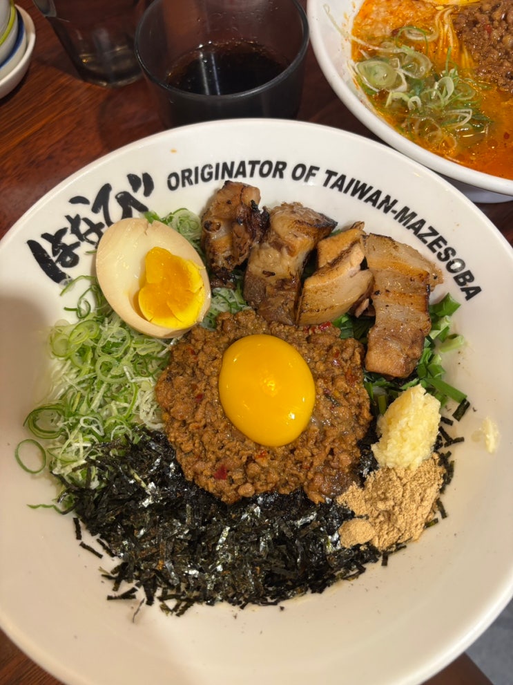  신사 가로수길 마제소바 맛집 멘야하나비 신사점