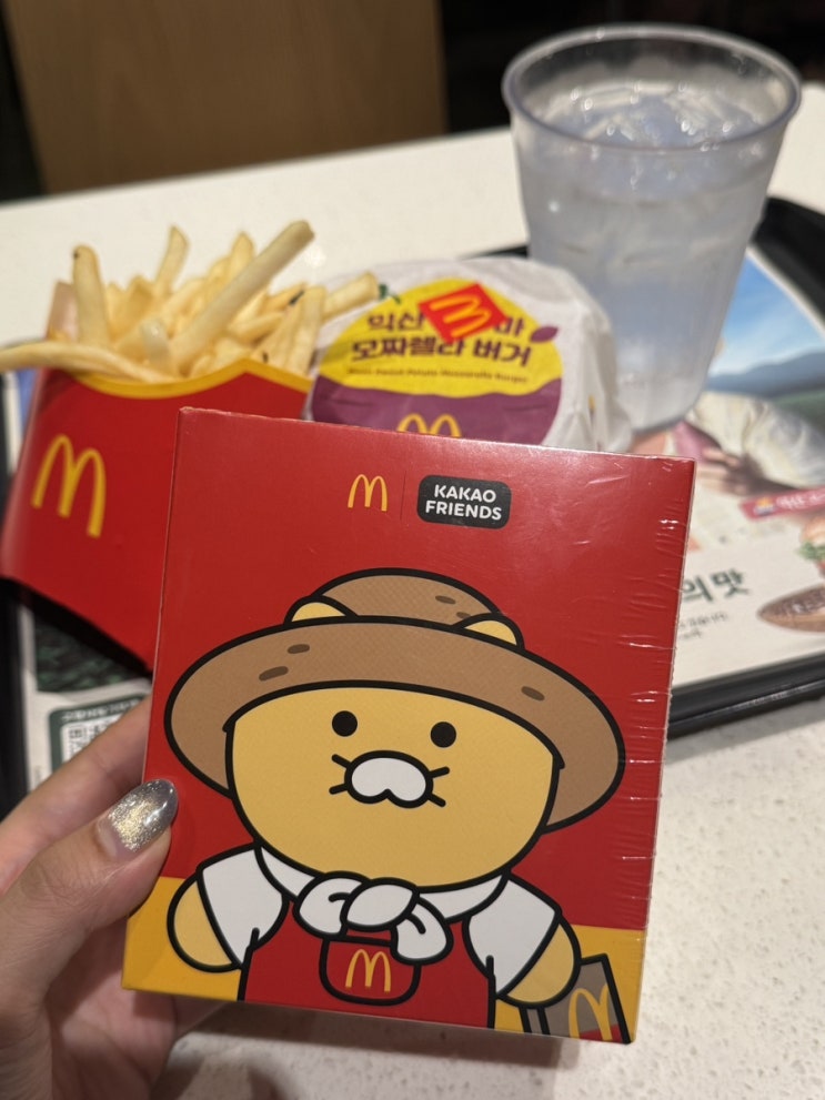  신림 맥도날드 신메뉴 고구마 모짜렐라 버거 춘식 키링
