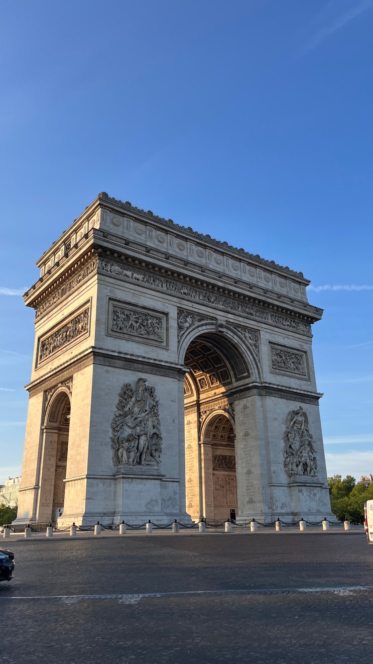  파리 8구 샹젤리제 거리 Arc de Triomphe 에투알 개선문_아침 일찍 사람없을 때 사진 찍기