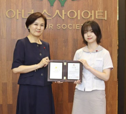  16세에 1억 기부한 소녀 작가 백은별“세상에 따뜻한 글을 남기고 싶어요”