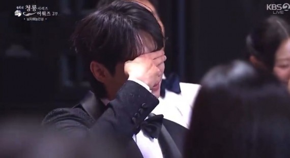 <b>이준혁</b> 수상인데 <b>이준영</b>이 무대로 | 청룡시리즈어워즈 영상포함... 