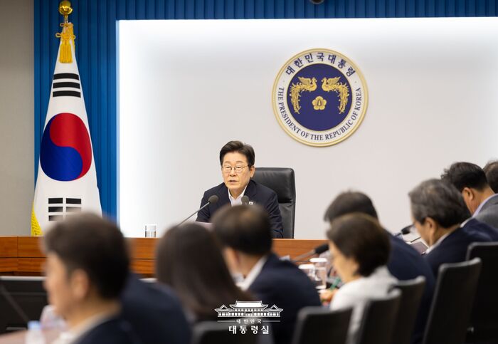 李 대통령 "<b>폭우</b> 피해 우려 지역 안전 <b>점검</b>·긴급 <b>대응</b>에 만전"