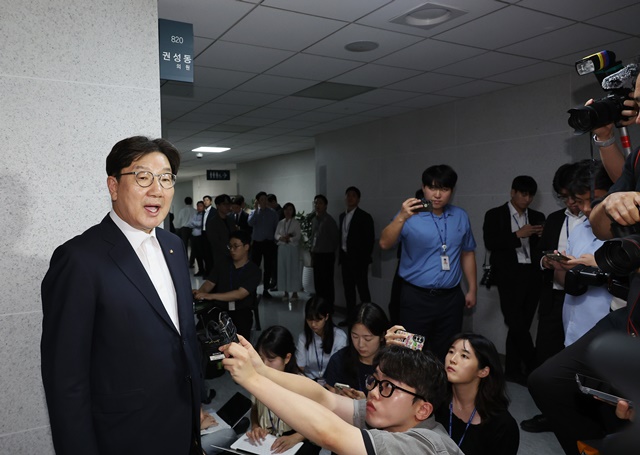국민의힘, 특검 압수수색에 "<b>정치</b>특검의 야당<b>탄압</b>" 반발