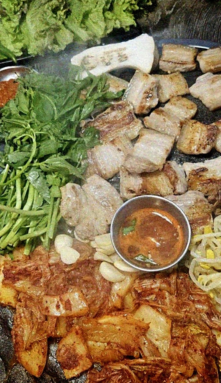  천호삼겹살 찾는다면 여기! 천호역 쭈꾸미골목 속 진짜 고기집의 정석 향돈 방문기