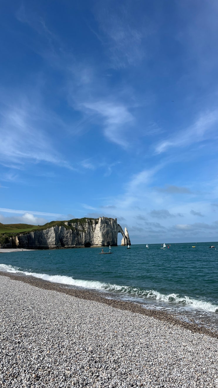  에트르타 Étretat 해변에서 본 Falaise d'Aval 코끼리 바위 절벽