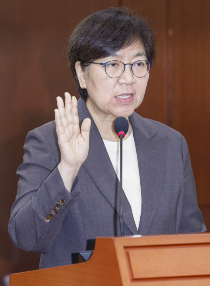 정은경 <b>청문회</b> 파행: “웃기고 있네” 고성 논란과 그 배경