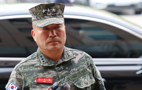 특검, <b>김계환</b> 전 사령관 <b>구속영장 청구</b>…"증거인멸 가능성... 