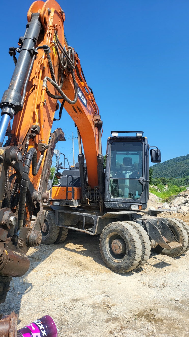  두산 DX140W-5L 2021년식 1억원 판매합니다.