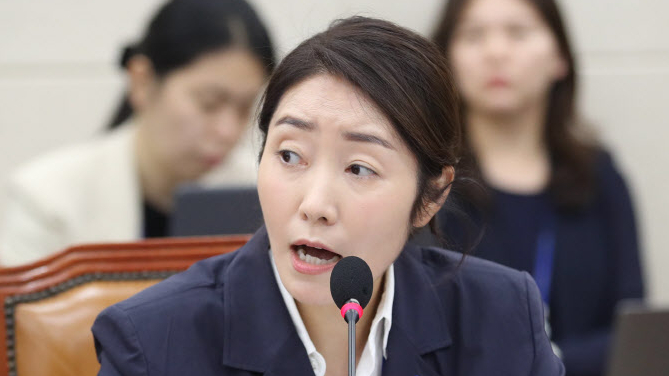 “나 국회의원이야” <b>강선우</b> 병원 <b>갑질 의혹</b>