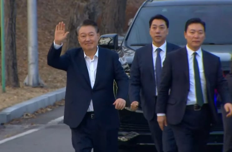 내란<b>특검</b>, 尹 <b>구속기소</b> "<b>구속</b>기간 날 수 계산 법기술 사전 차단"